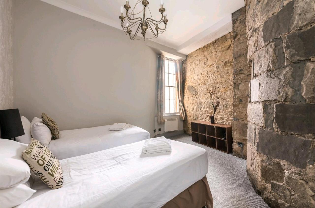 Unique 2 Bedroom Castle Suite Apartment - Near Edinburgh Castle & Royal Mile Exterior photo