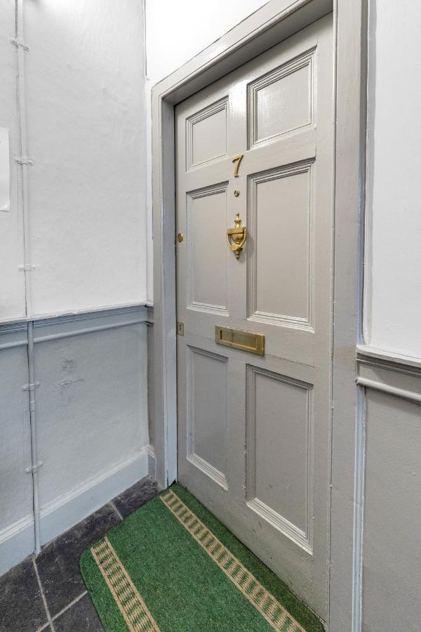 Unique 2 Bedroom Castle Suite Apartment - Near Edinburgh Castle & Royal Mile Exterior photo