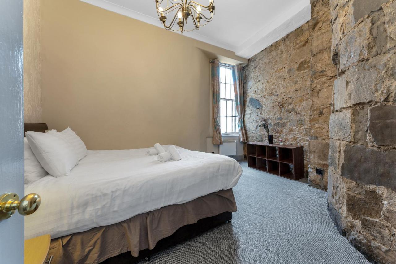 Unique 2 Bedroom Castle Suite Apartment - Near Edinburgh Castle & Royal Mile Exterior photo