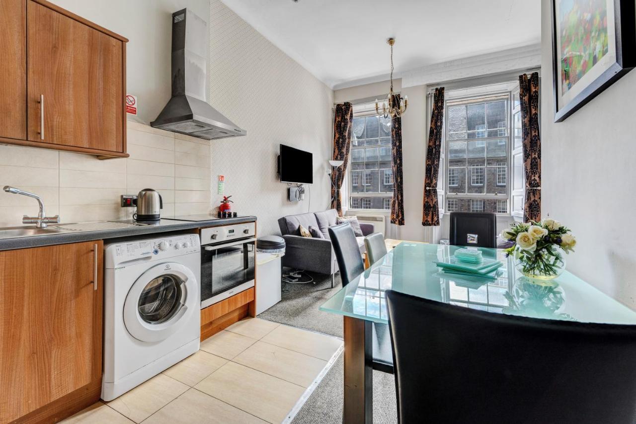 Unique 2 Bedroom Castle Suite Apartment - Near Edinburgh Castle & Royal Mile Exterior photo