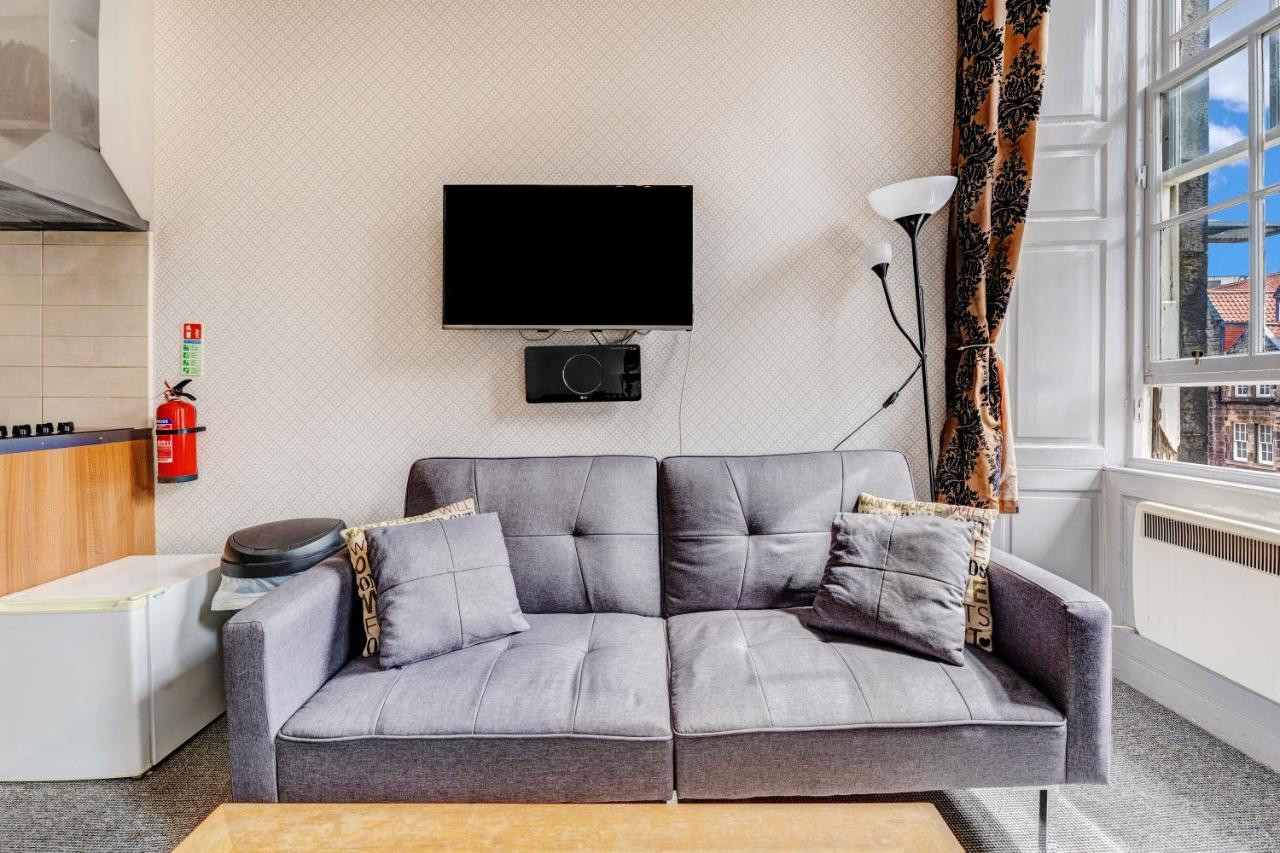 Unique 2 Bedroom Castle Suite Apartment - Near Edinburgh Castle & Royal Mile Exterior photo